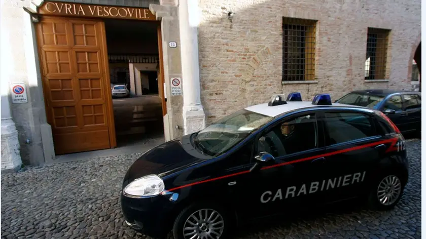 I carabinieri davanti alla Curia