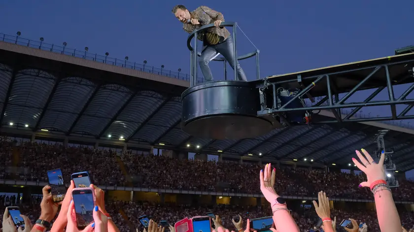 TOME-AGENZIA BIANCHI- PADOVA- STADIO EUGANEO- CONCERTO CESARE CREMONINI.