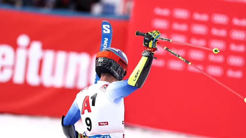 epa11686880 Luca De Aliprandini of Italy reacts during the second run of the Men Giant Slalom race at the FIS Alpine Skiing World Cup in Soelden, Austria, 27 October 2024. EPA/ANNA SZILAGYI