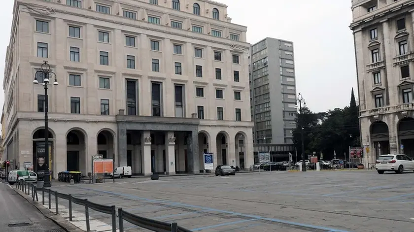 CADONI - AGENZIA BIANCHI - PADOVA - PIAZZA INSURREZIONE VUOTA