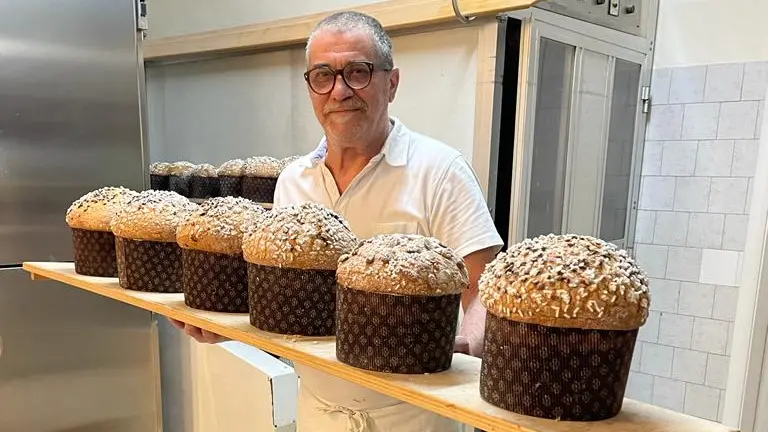 Olindo Zuanon al lavoro nel suo forno