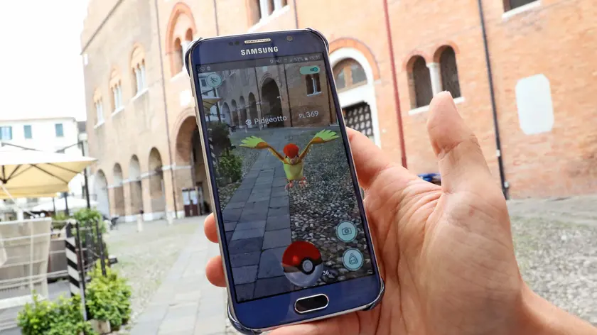 AGOSTINI AG.FOTOFILM TREVISO IL GIOCO -MAKEMON GO- GIOCATO IN CITTA'