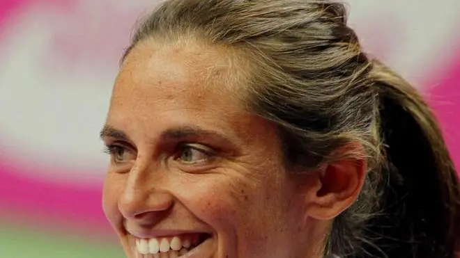 epa02688790 Members of the Italian Fed Cup tennis team, Sara Errani (L) and Roberta Vinci (R) attend the draw of the Tennis Fed Cup meeting between Russia and Italy in Moscow, Russia, 15 April 2011. The Italian Fed Cup team will face Russia in the semi final of the Tennis Fed Cup tournament on 16-17 April. EPA/YURI KOCHETKOV*************** TRADUZIONE ***************epa02688790 Membri degli italiani Alimentarono squadra di tennis di Tazza, Sara Errani (L) e Roberta Vinci (R) frequenti lo strattone del Tennis Alimentò riunione di Tazza tra Russia e l'Italia a Mosca, Russia 15 aprile 2011. Gli italiani Alimentarono squadra di Tazza affronterà Russia nel semi finale del Tennis Alimentarono torneo di Tazza 16-17 aprile. EPA/YURI KOCHETKOV