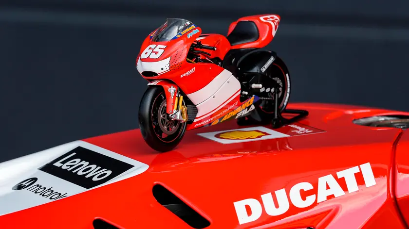 epa11515940 A Loris Capirossi model replica sits on top of Francesco Bagnaia’s, Ducati Lenovo Team Ducati in pit lane ahead of the Motorcycling Grand Prix of Great Britain at the Silverstone race track, in Silverstone, Britain, 01 August 2024. The 2024 British Grand Prix takes place on 02-04 August 2024 and teams will run in Retro Livery on Saturday to mark the 75th Anniversary of MotoGP Racing. EPA/TIM KEETON
