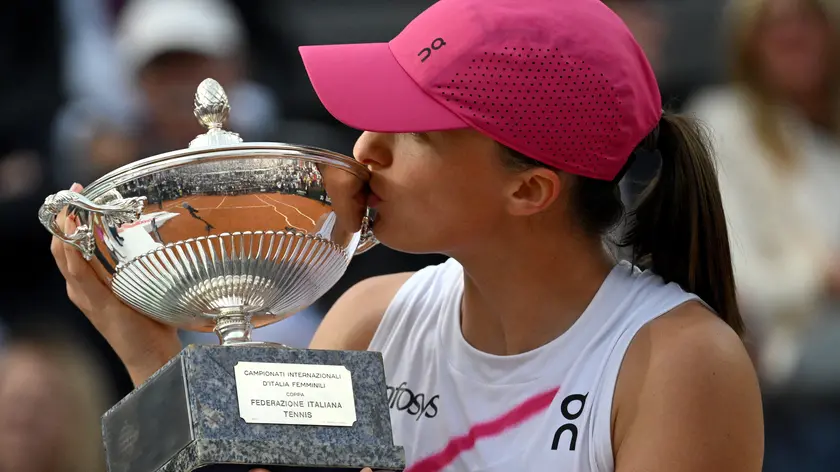 Iga Swiatek of Poland poses with her trophy after winning her women's singles final match against Aryna Sabalenka of Belarus at the Italian Open tennis tournament in Rome, Italy, 18 May 2024. ANSA/ALESSANDRO DI MEO