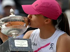 Iga Swiatek of Poland poses with her trophy after winning her women's singles final match against Aryna Sabalenka of Belarus at the Italian Open tennis tournament in Rome, Italy, 18 May 2024. ANSA/ALESSANDRO DI MEO