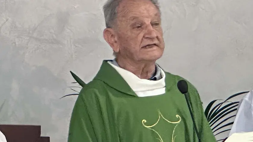 Don Albino Bizzotto, 84 anni,fondatore di Beati i costruttori di Pace, ha festeggiato i 60 anni di sacerdozio