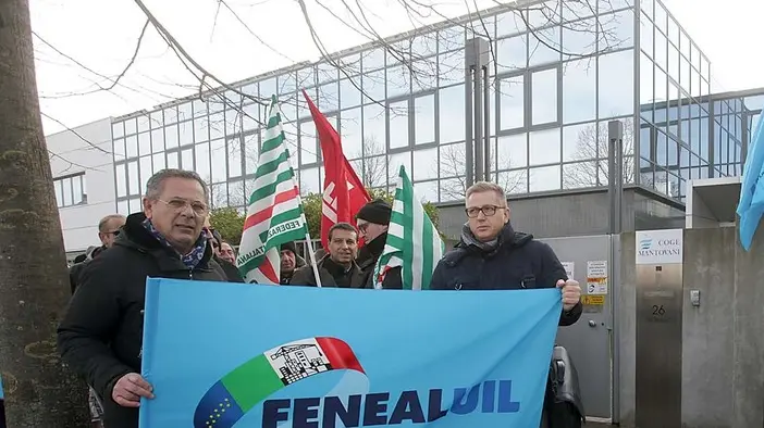 MARIAN - AGENZIA BIANCHI - PADOVA - SIT IN DAVANTI ALLA MANTOVANI