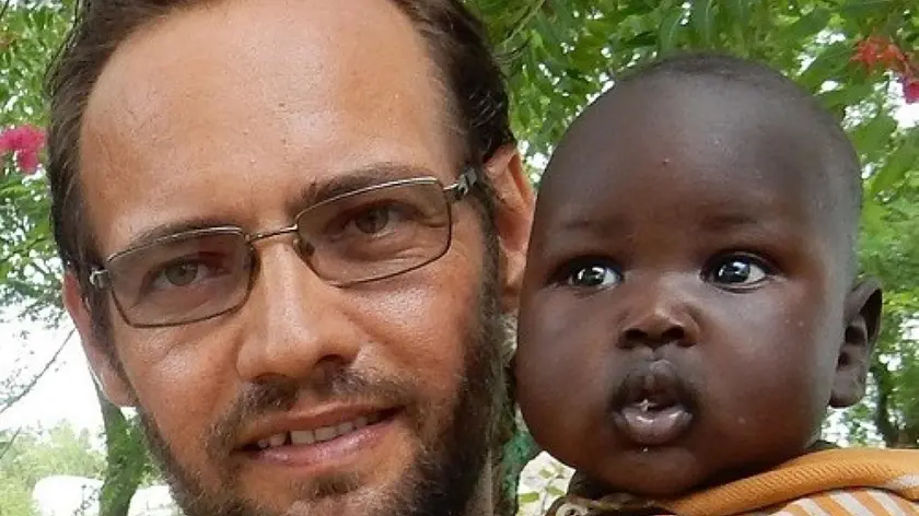 Una foto tratta dal profilo Fb di Christian Carlassare il missionario ferito da due uomini armati in Sudan, 26 Aprile 2021. FACEBOOK