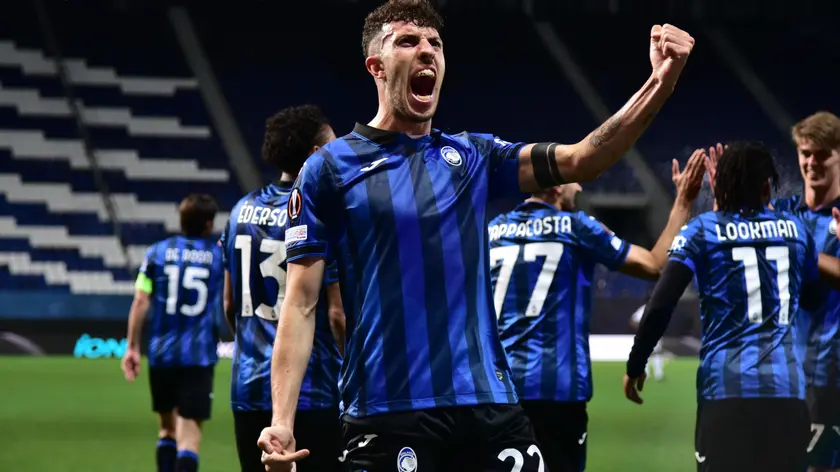 epa11330038 Atalanta's Matteo Ruggeri celebrates after scoring the 2-0 goal during the UEFA Europa League semi final second leg soccer match between Atalanta BC and Olympique Marseille in Bergamo, Italy, 09 May 2024. EPA/MICHELE MARAVIGLIA