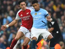 epa11619467 Manchester City's Savinho (R) in action against Arsenal's Riccardo Calafiori during the English Premier League match between Manchester City and Arsenal in Manchester, Britain, 22 September 2024. EPA/PETER POWELL EDITORIAL USE ONLY. No use with unauthorized audio, video, data, fixture lists, club/league logos, 'live' services or NFTs. Online in-match use limited to 120 images, no video emulation. No use in betting, games or single club/league/player publications.