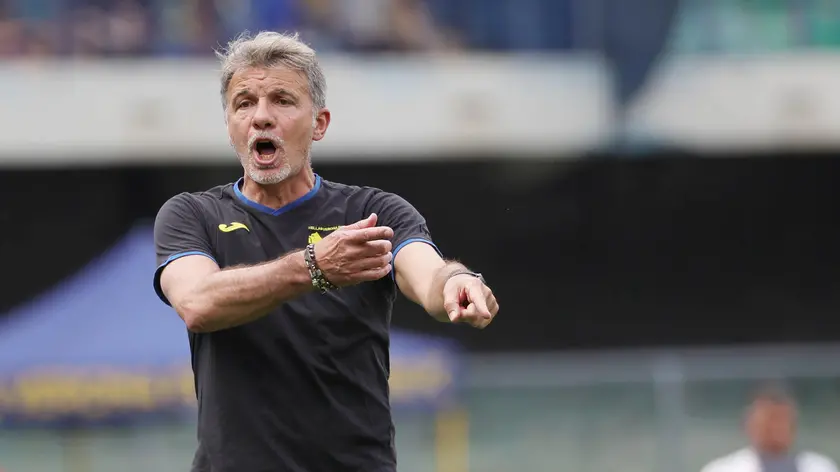 Hellas Verona's head coach Marco Baroni gestures during the Italian Serie A soccer match Hellas Verona vs Torino FC at Marcantonio Bentegodi stadium in Verona, Italy, 12 May 2024. ANSA/EMANUELE PENNACCHIO