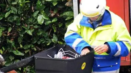 - Un portalettere in azione