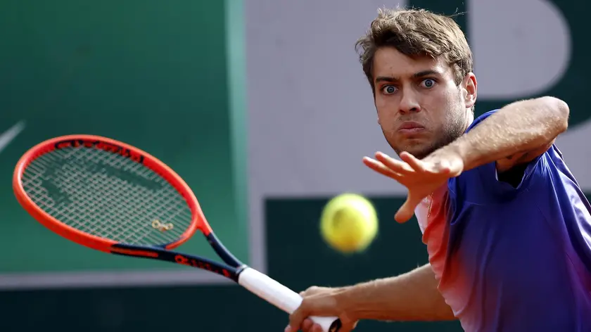 epa11380053 Flavio Cobolli of Italy in action during his Men's Singles 2nd round match against Holger Rune of Denmark during the French Open Grand Slam tennis tournament at Roland Garros in Paris, France, 30 May 2024. EPA/YOAN VALAT
