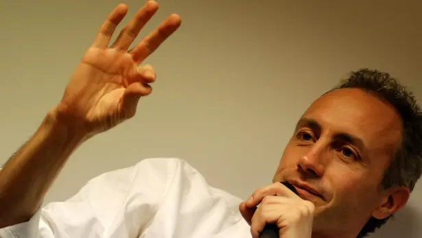 Napoli 16aprile 2008 Il giornalista MArco Travaglio interviene ad una lezione sul giornalismo d'indagine alla scuola di giornalismo presso il palazzo del Mediterraneo in via MArina Ph.Hiulio Piscitelli Ag.Controluce