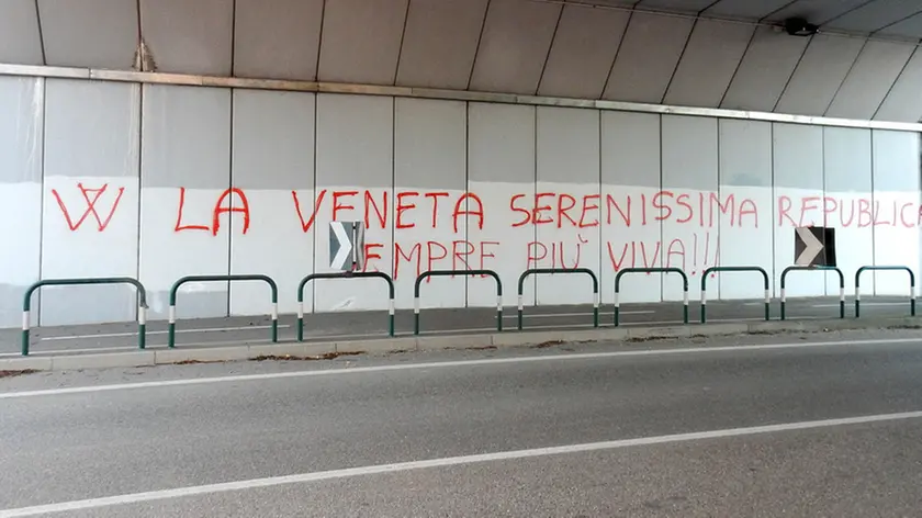 Belluco AG. Zangirolami,15 Gen 16 scritte venetiste in via Marconi a Pozzonovo Ph. Zangirolami