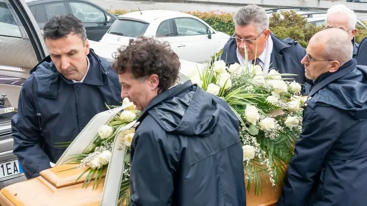 Este (PD), 25 Gennaio 2020. Funerale Diego Castello. Nella foto: la bara esce e viene portata in chiesa