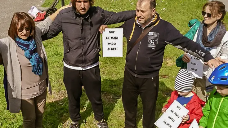 Este (PD), 7 Aprile 2018 Sit-in contro la potatura alberi in viale Fiume.
