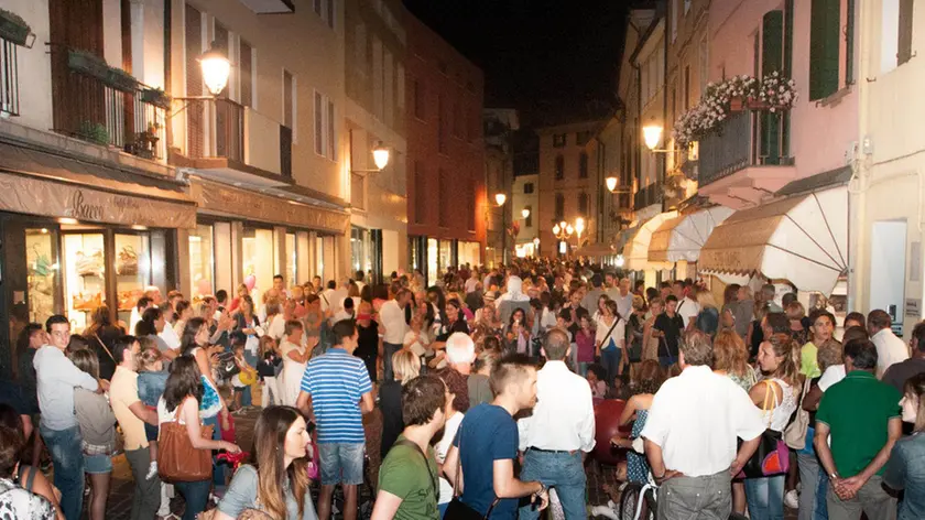 31/08/2014 Monselice, notte bianca a monselice con Red Canzian nella foto : la gente alla notte bianca ph Zangirolami