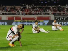 epa10659237 Sao Paulo players sit against racism before the start of a match for the Brazilian Serie A, at Morumbi Stadium in Sao Paulo, Brazil, 27 May 2023. A campaign against racism in football and in solidarity with Vinicius Junior, victim of racist insults in Spain, brought together all the competitors of the Brazilian Championship during the ten games for the eighth round of the League. EPA/Isaac Fontana