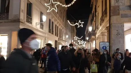 La centrale via Roma a Padova, 13 dicembre 2020. ANSA/Michele Galvan