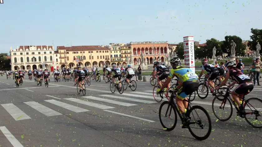 NATOLI - AGENZIA BIANCHI - PADOVA - PARTENZA CICLISMO PRATO DELLA VALLE