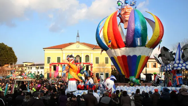 Casale di Scodosia, 10.02.2013 Carnevale del Veneto a Casale di Scodosia. Nella foto: 6°carro. Intitolato "Nuvolandia, sognare e volare" di Fabio Zerbetto. ph. Zangirolami