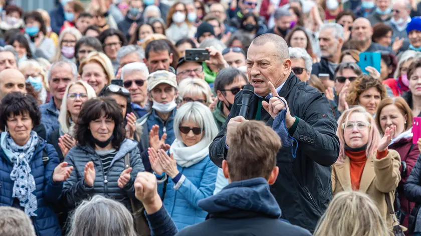 Conegliano Manifestazione per riaperture, Riccardo Szmuski, no vav