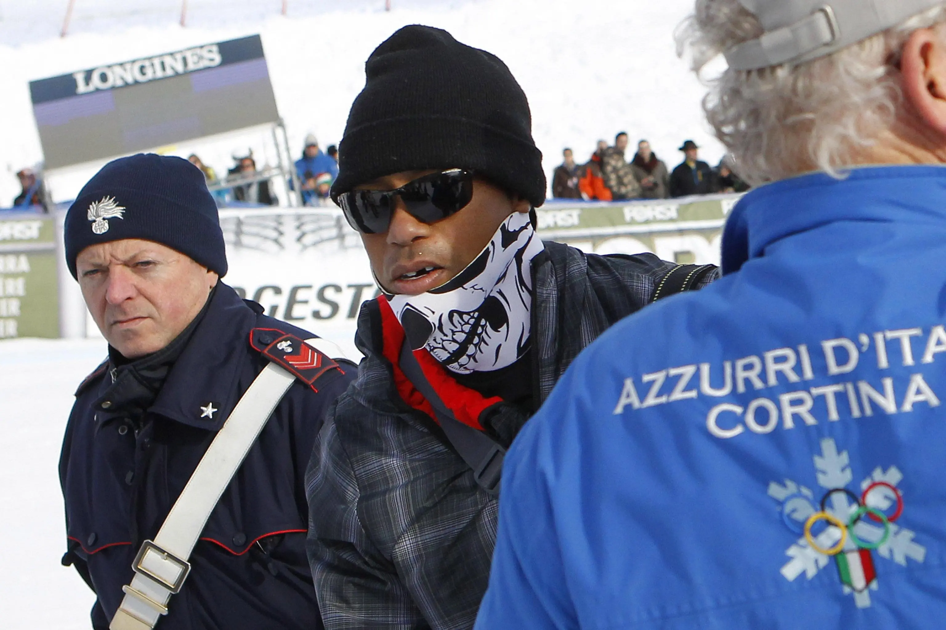 Tiger Woods (C) of the USA, boyfriend of Lindsey Vonn in the finish area after the women's FIS Alpine Skiing World Cup SuperG race in Cortina d'Ampezzo, Italy, 19 January 2015. ANSA/ANDREA SOLERO