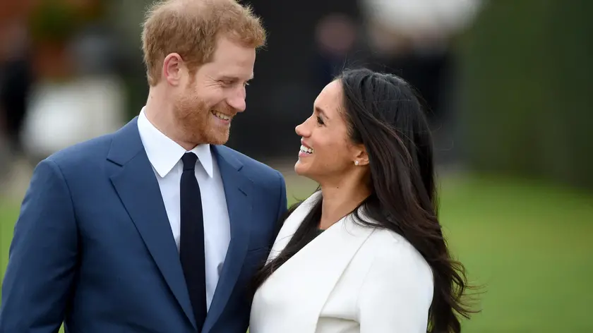 (FILE) - Britain's Prince Harry pose with Meghan Markle during a photocall after announcing their engagement in the Sunken Garden in Kensington Palace in London, Britain, 27 November 2017 (reissued 10 January 2020). Britain's Prince Harry and his wife Meghan have announced in a statement on 08 January that they will step back as 'senior' royal family members and work to become financially independent. ANSA/FACUNDO ARRIZABALAGA *** Local Caption *** 53922692