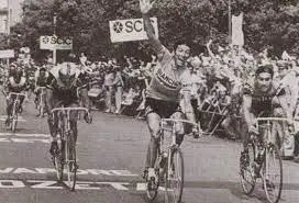 Gimondi vince a Bergamo davanti a Merckx al Giro d'Italia 1976