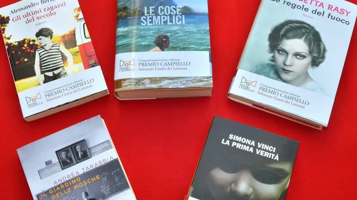 Interpress/Mazzega Venezia, 21.06.2016.- Finalisti Premio Campiello 2016.- Nella foto i 5 libri finalisti