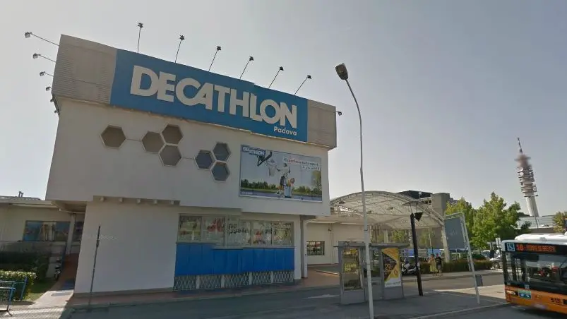 Il Decathlon di via Venezia a Padova