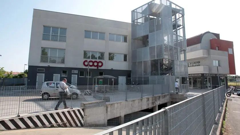 TOME' - AGENZIA BIANCHI - PADOVA - ESTERNO COOP TORRE