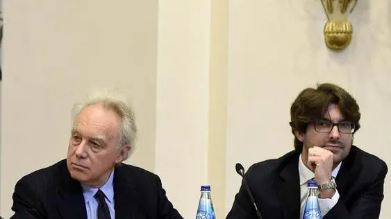 Mario Calabresi, Raffaele Cantone, Matteo Renzi, Francesco Giavazzi e Giorgio Barbieri durante la presentazione del libro 'Corruzione a norma di Legge', Roma 14 Gennaio 2015. ANSA / LUIGI MISTRULLI