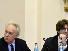 Mario Calabresi, Raffaele Cantone, Matteo Renzi, Francesco Giavazzi e Giorgio Barbieri durante la presentazione del libro 'Corruzione a norma di Legge', Roma 14 Gennaio 2015. ANSA / LUIGI MISTRULLI