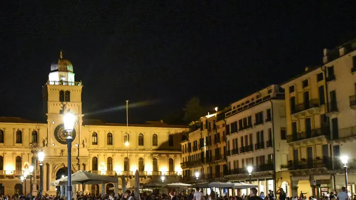MARIAN-AGENZIA BIANCHI-PADOVA-ZTL:CENTRO PIENO E NO PARCHEGGIO SELVAGGIO. PIAZZA SIGNORI