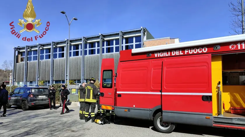 L'intervento dei pompieri alla piscina di Bosco Chiesanuova