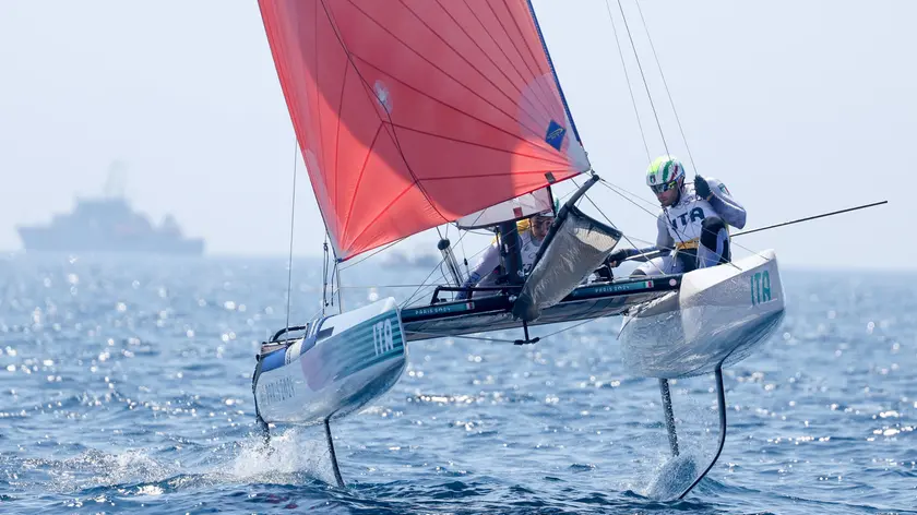 epa11530779 Ruggero Tita and Caterina Banti of Italy during the Nacra 17 mixed Multihull race of the Sailing competitions in the Paris 2024 Olympic Games, at the Marseille Marina in Marseille, France, 06 August 2024. The Italian crew leads ahead of the medal race. EPA/OLIVIER HOSLET