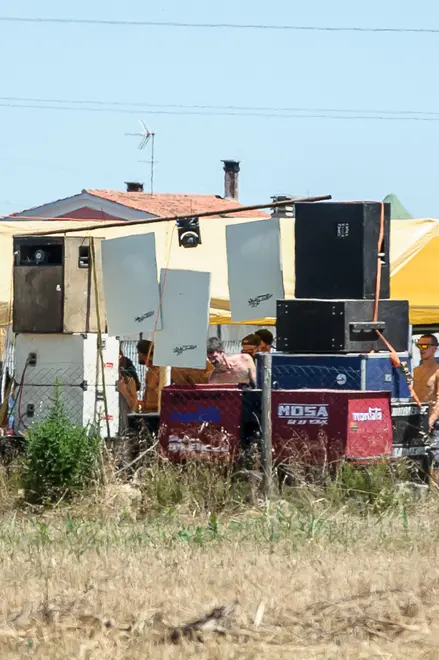 Monselice (PD), 16 luglio2017. Rave party in via Fonda Nella foto: il mega impianto stereo