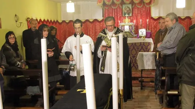 AGOSTINI PAESE DON FLORIANO MESSA PER PRIEBKE