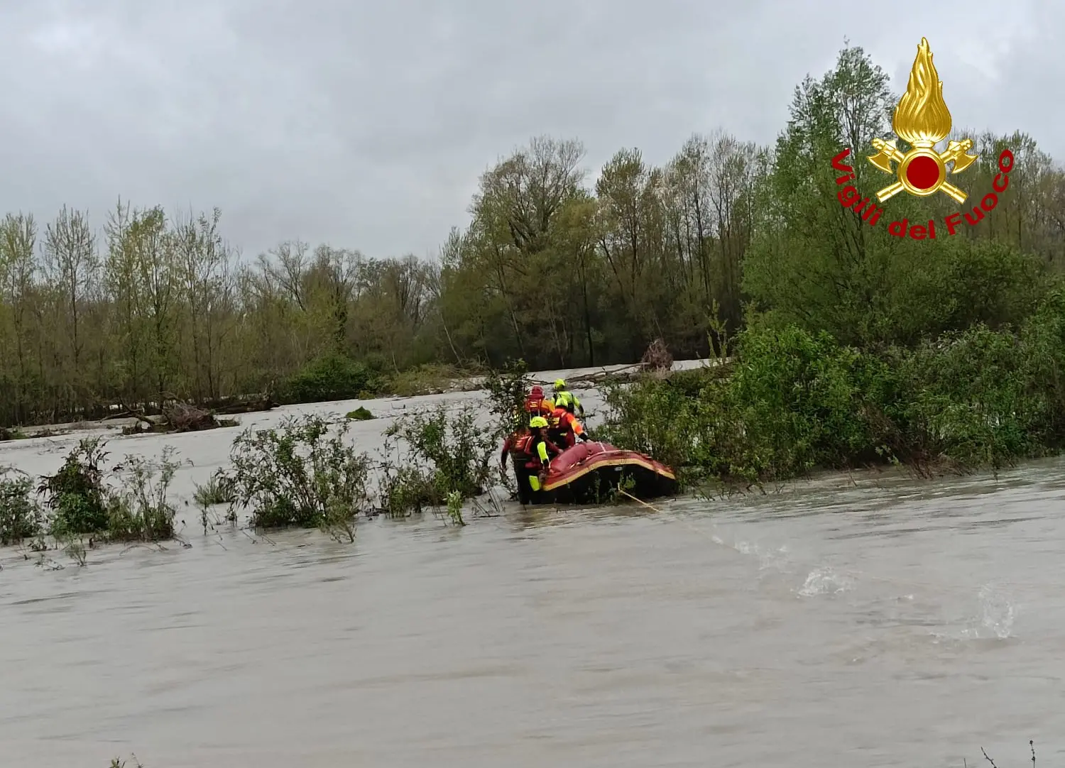 Il salvataggio dei cinque giovani bloccati in un isolotto del fiume Brenta