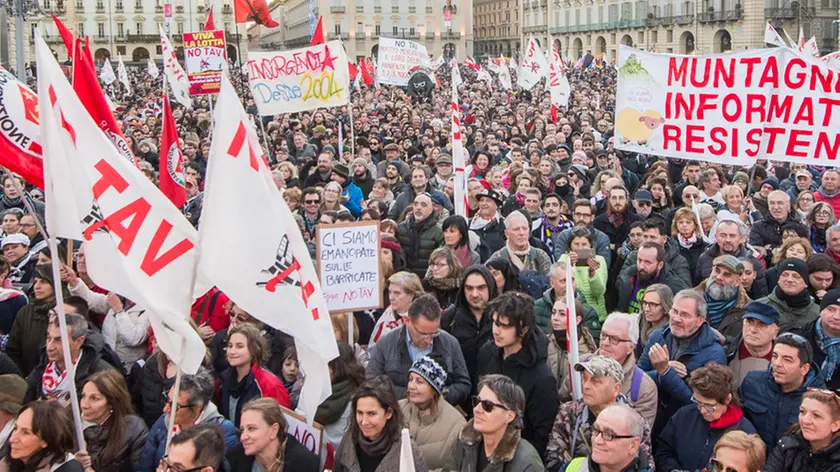 Foto LaPresse/Nicolò Campo 8/12/2018 Torino (Italia) Cronaca No Tav, manifestazione dell'8 Dicembre Nella foto: vista generale Photo LaPresse/Nicolò Campo December 8, 2018 Turin (Italy) News No Tav, demonstration of December 8th In the picture: general view