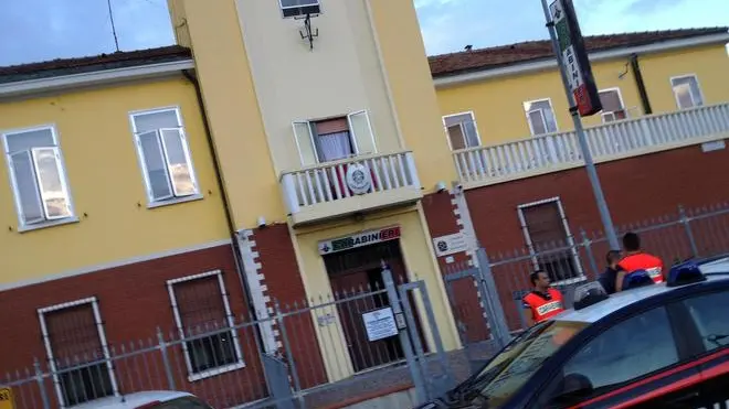 La stazione dei Carabinieri di Porto Viro dove si è consumata la tragedia. ANSA