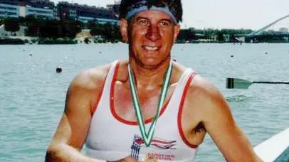 Mauro Faggin in una foto di gioventù, dopo una gara vincente