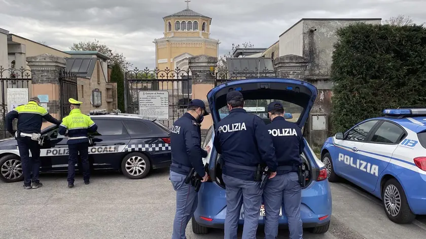 TOME -AGENZIA BIANCHI-PADOVA- ATTI VANDALICI CIMITERO ARCELLA