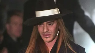 John Galliano. Accusato di antisemitismo, è stato licenziato in tronco dalla maison Dior