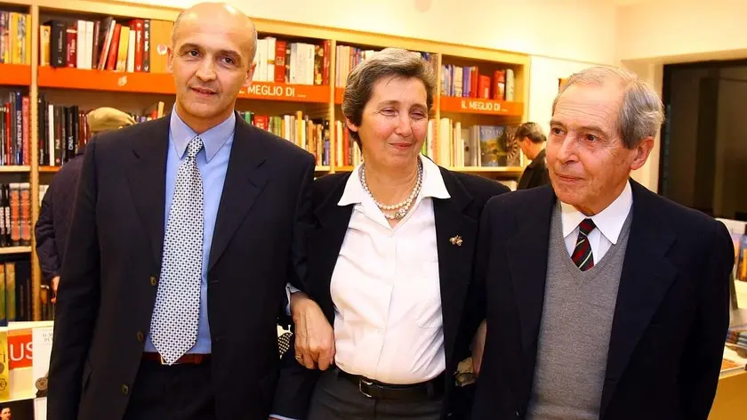 PD 31 marzo 2006 G.M. Inaugurazione libreria Draghi. da sx: Lorenzo Randi, Elena Randi e Pietro Randi (CARRAI) Inaugurazione libreria Draghi. (CARRAI)