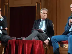 Paolo Possamai (a destra), direttore editoriale di Nem, spiega il progetto della Voce del Nord Est