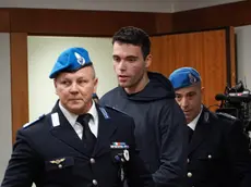 Filippo Turetta entra in aula della Corte di Assise per la pronuncia della sentenza di condanna